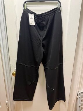 Zara Black Men’s Wide-Leg Sweatpants with Contrast Stitching